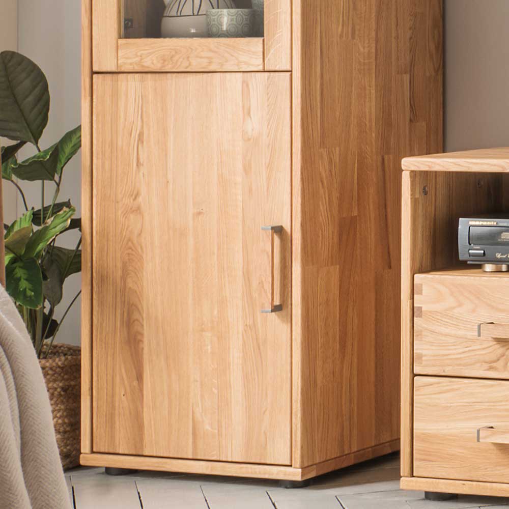 Untere Holztür des Vitrinenschranks aus massiver Eiche mit schlankem Metallgriff – Teano