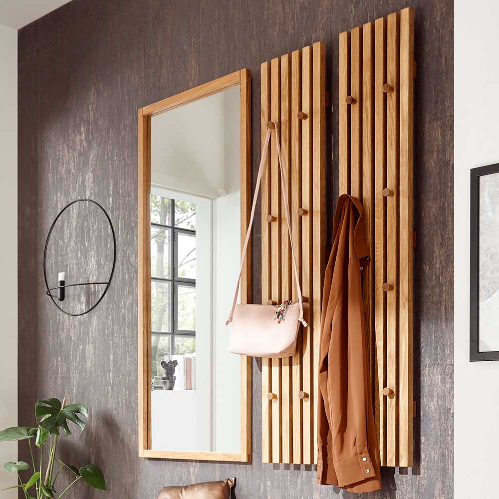 Zwei Skandi Garderobenpaneele aus Eiche Massivholz als Wandgarderobe im modernen Flur – Artensian