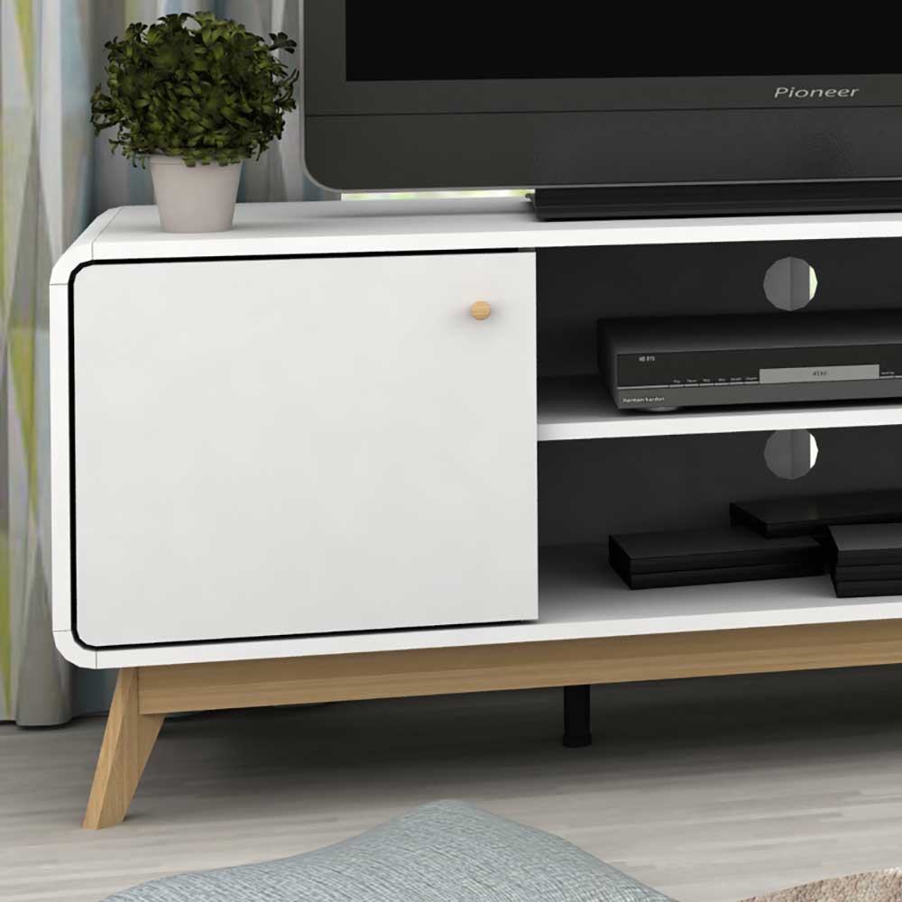 Skandi Design TV Schrank weiß mit Holzfüßen im Wohnzimmer mit Fernseher und Mediengeräten – Kolreva