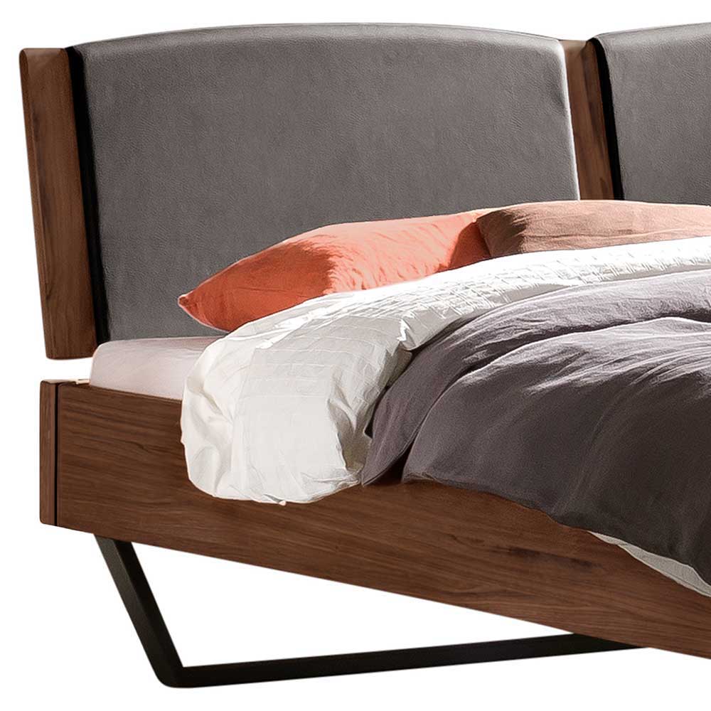 Nussbaum Bett mit Metallkufen in Anthrazit - Manore