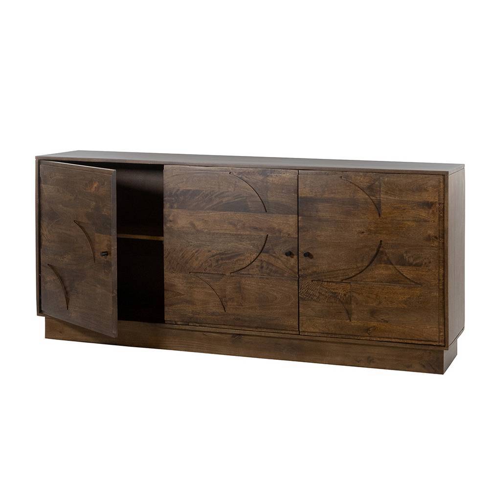 Walnussbraunes Sideboard mit offener Tür und sichtbaren Regalfächern, dekoratives Muster auf den Fronten – Albert