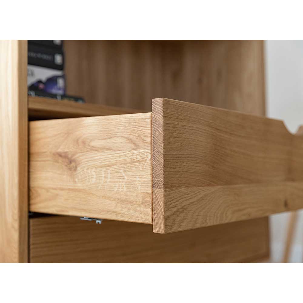 Offene Holzschublade mit Aussparung als Griff, Innenansicht – Fabijola