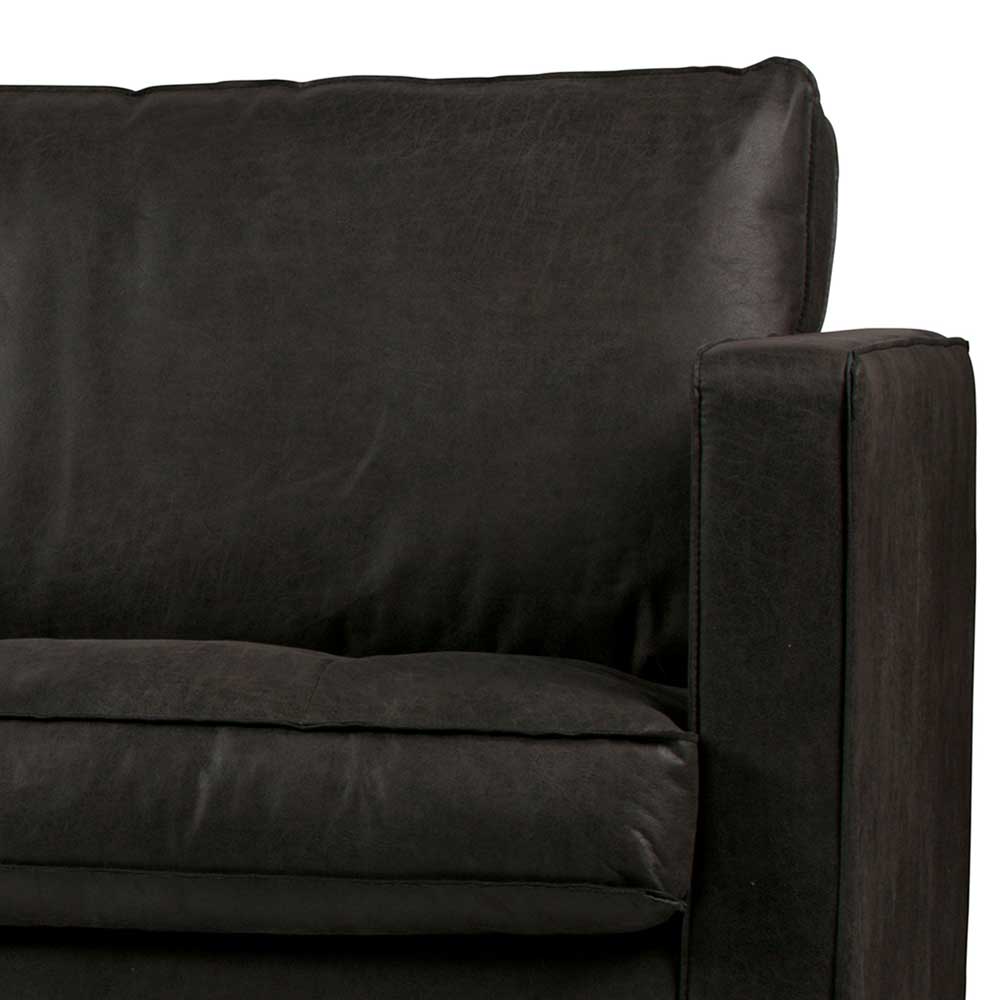 Schwarzes Ledersofa Detailansicht der Armlehne und Rückenlehne mit feiner Naht – Avonita