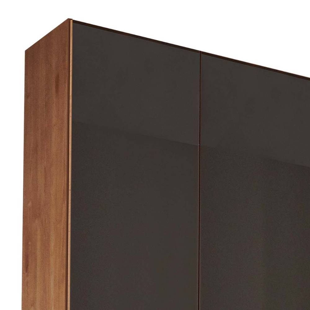 Oberer Bereich des Schrankes mit dunklen Glasfronttüren und heller Holzseitenwand – Hung