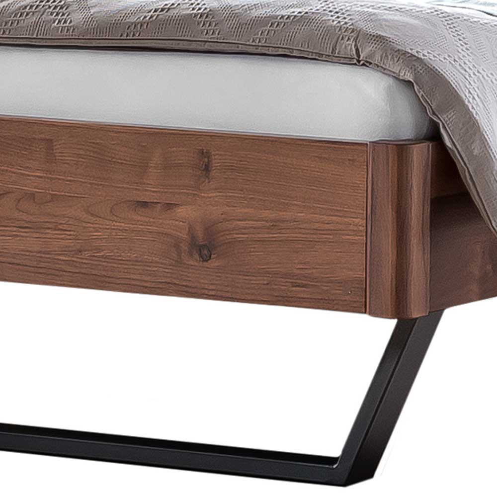Bett im Industrial Design aus Nussbaum in Braun - Murphy