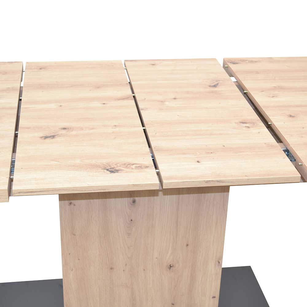 Ausgezogene Tischoberfläche des Esstisches in heller Holzoptik mit natürlicher Maserung – Tree
