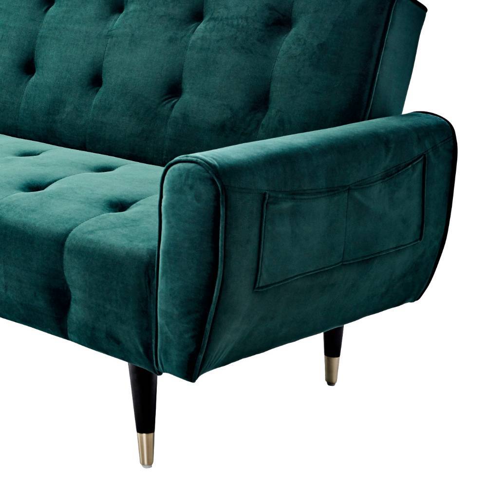 Armlehne des dunkelgrünen Samt Schlafsofas mit praktischer Seitentasche und eleganten Metallfüßen – Aurach