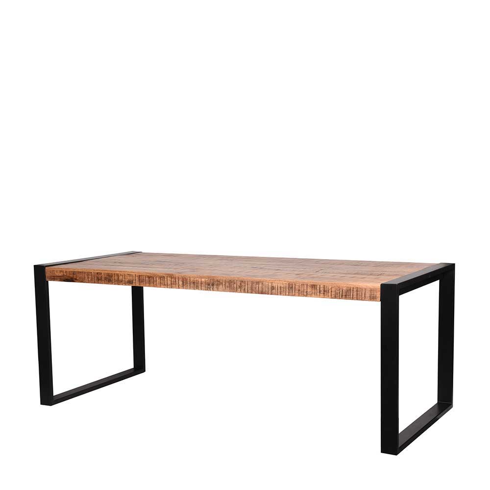 Robuster Esstisch aus hellem Mangoholz und schwarzem Metallgestell in leichter Schräge – Kalescu