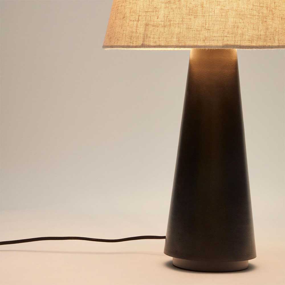 Skandi Tischleuchte in Beige Stoff - Siorodo