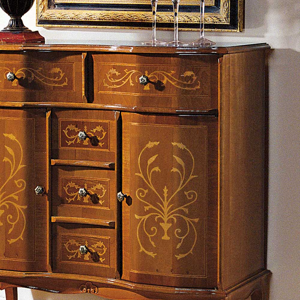 Edles Sideboard aus Holz mit fünf Schubladen, zwei Flügeltüren und charakteristischen Intarsien – Agosto