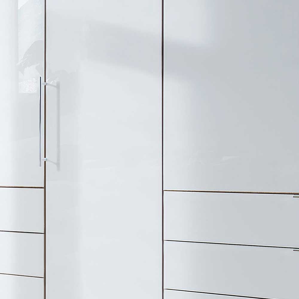 Weißer Schlafzimmerschrank mit Hochglanzfronten, langen Griffen und zwei unteren Schubladen – Nuetran