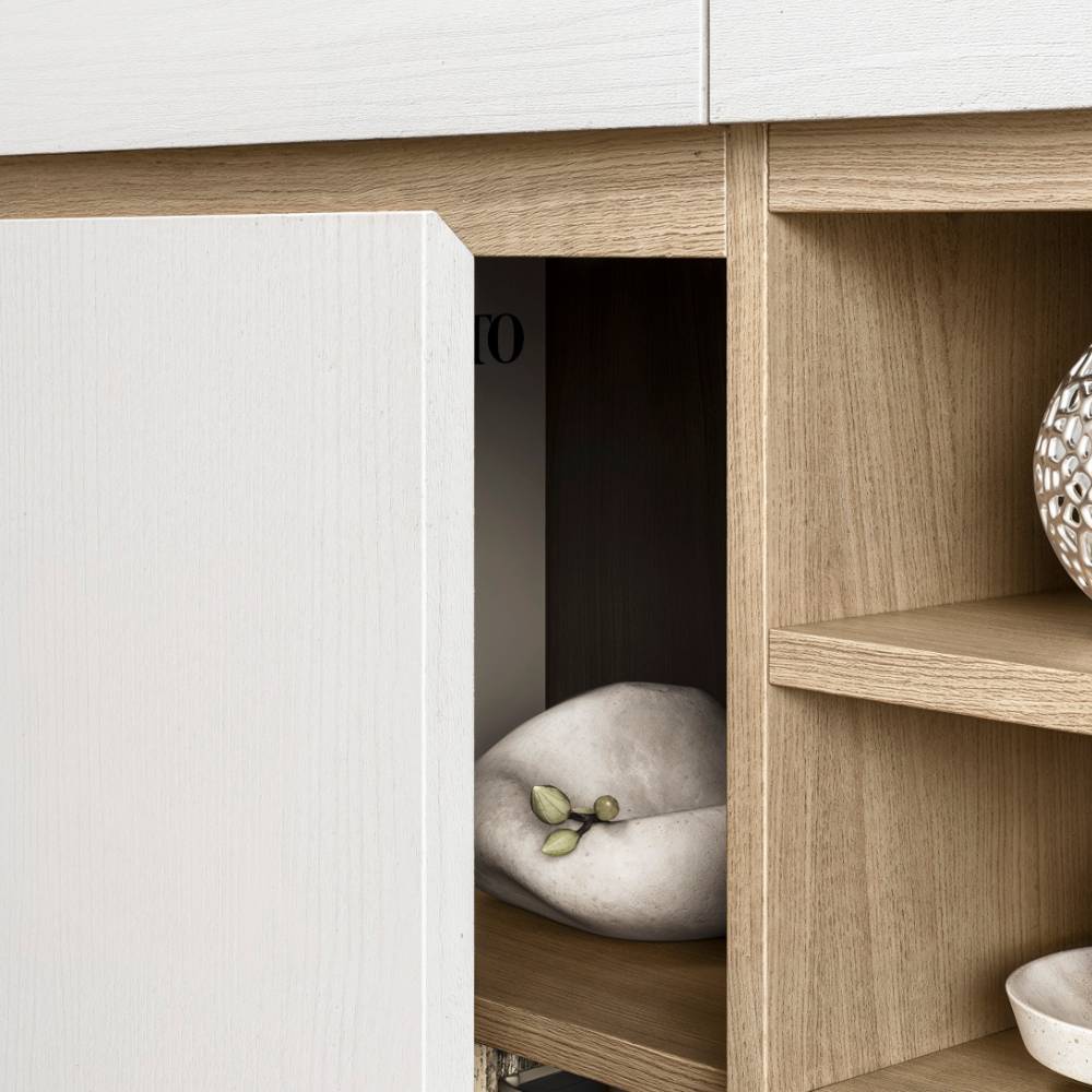 Offenes Fach im Highboard aus heller Holzoptik mit weißer Tür – Ovidio