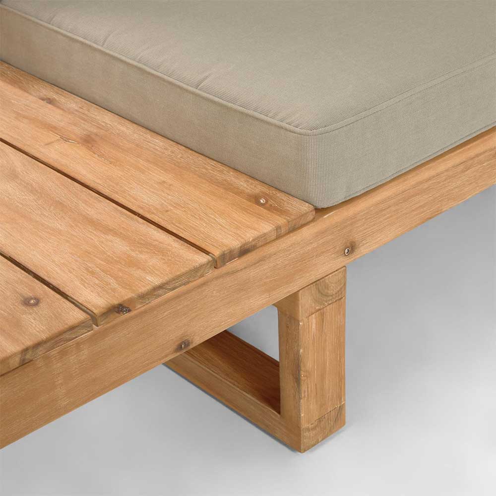 Akazienholz Gestell des Gartensofas mit beiger Sitzauflage und Holzlatten – Captino