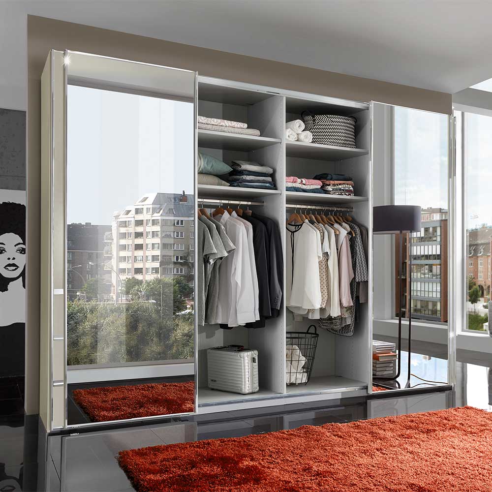 Großer Schwebetürenschrank in Champagner mit Spiegeltüren und offenen Fächern für Kleidung im Schlafzimmer – Grover