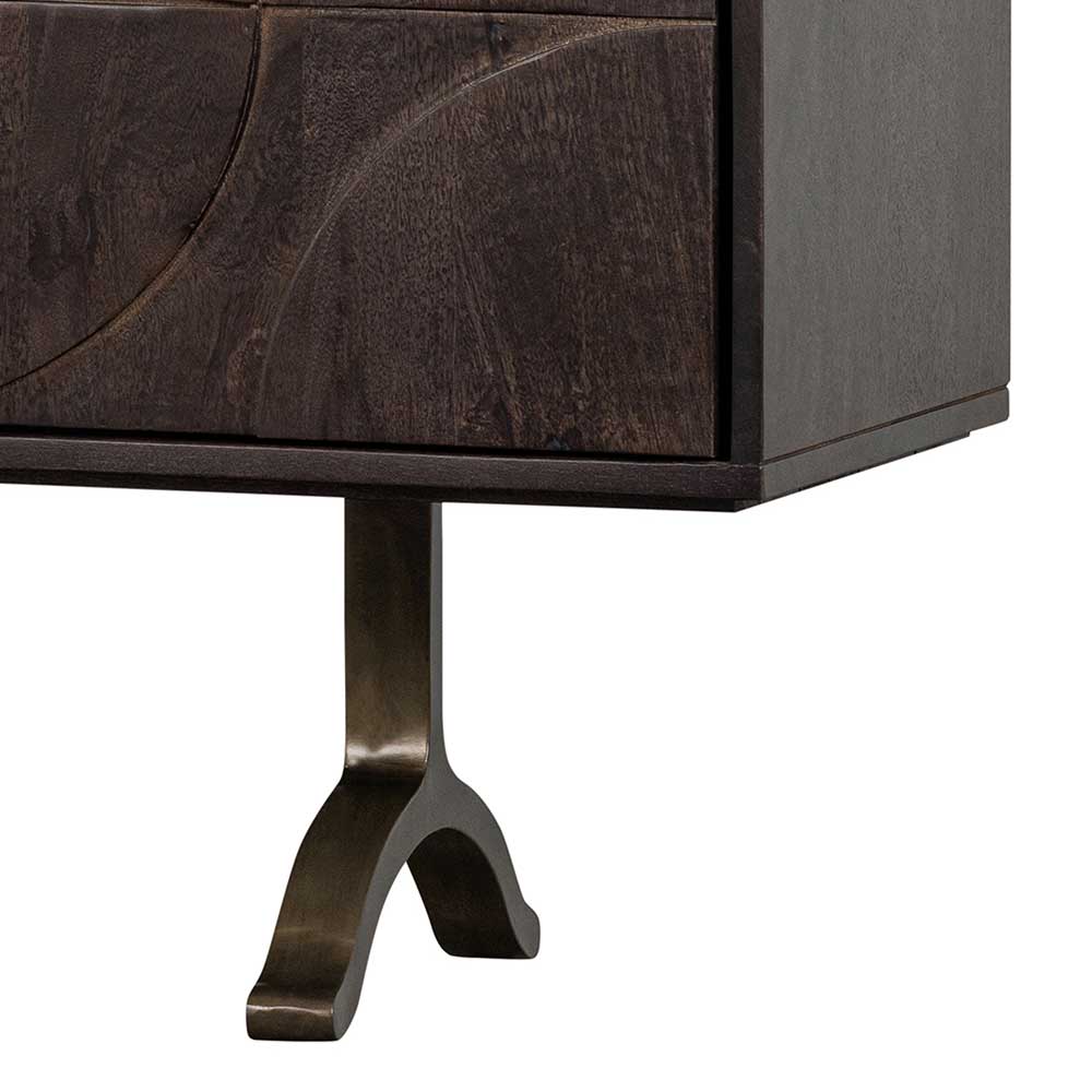 Detail des eleganten bronzefarbenen Metallfußes des Design Sideboards – Pisino