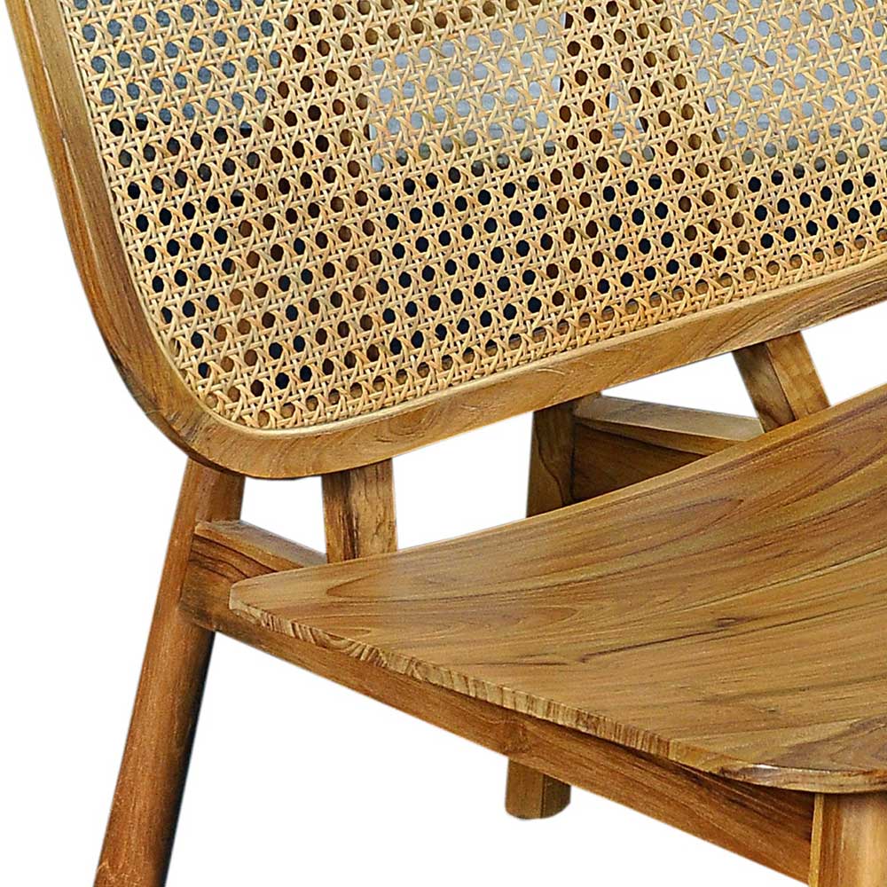 Geschwungene Sitzfläche aus Teakholz und Rattan Rückenlehne des Loungesessels – Vivienno