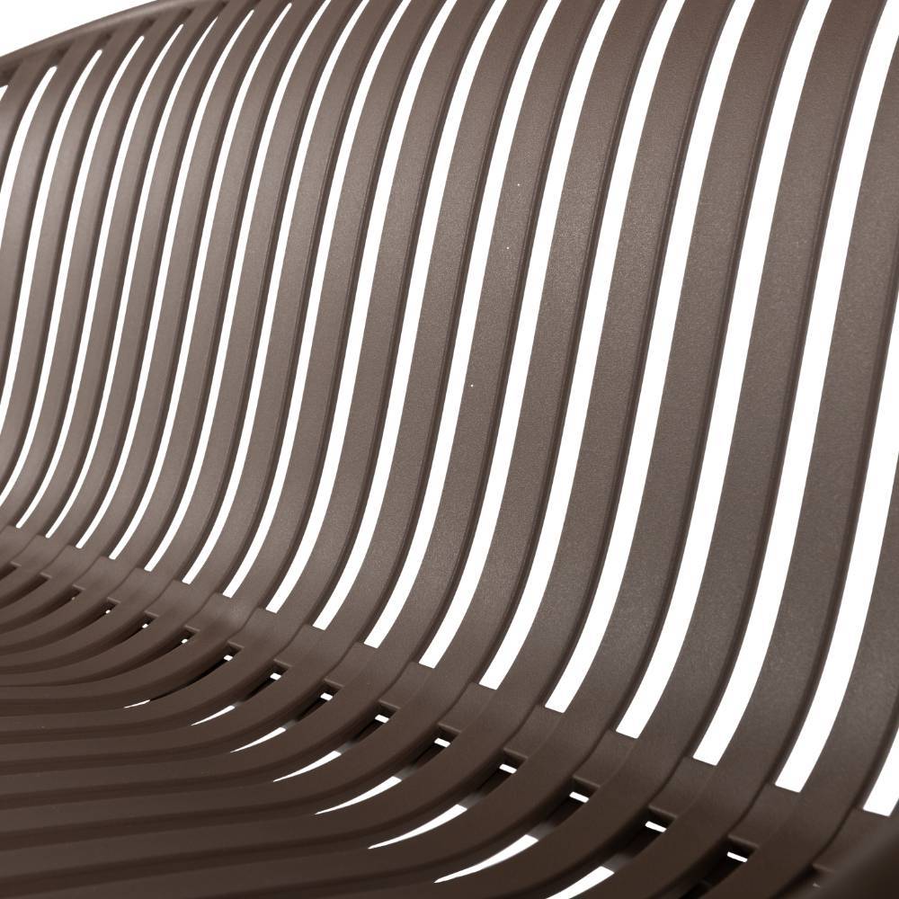 Vertikale und horizontale Latten der braunen Outdoor Bank Rückenlehne im Detail – Scolari