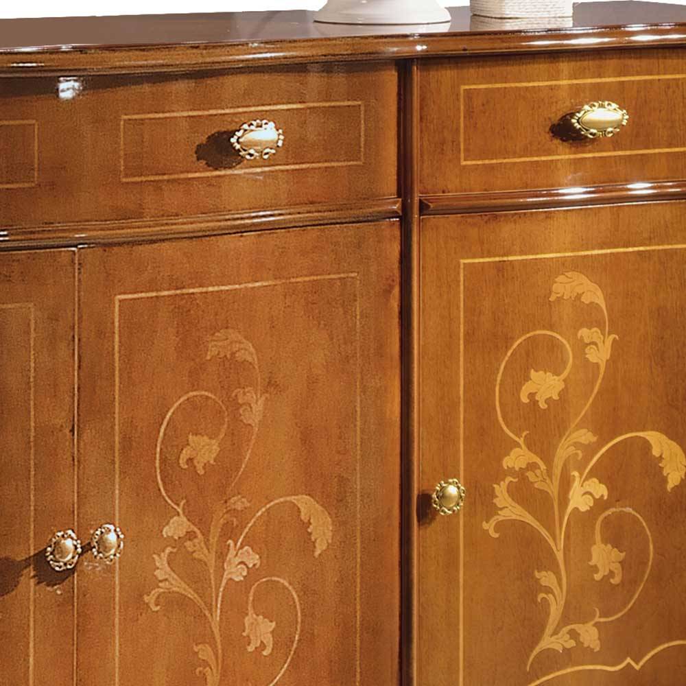 Elegantes Holz Sideboard Detail mit Schublade, Schranktür und floralem Ranken Dekor in Gold – Carlenna