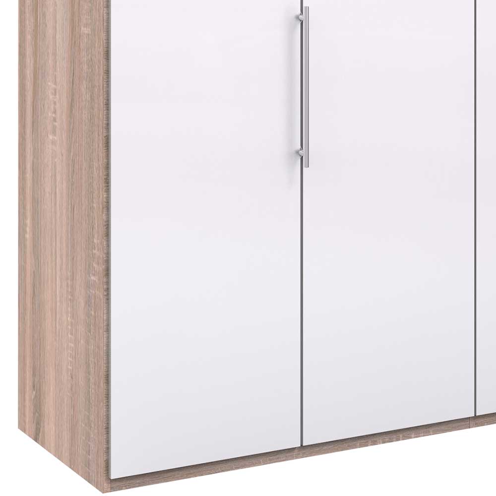 Detail des Kleiderschranks mit heller Holzdekor-Seitenwand und weißer Hochglanz-Türfront – Bosays