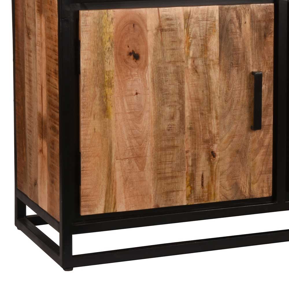 Detailansicht des Industrial Sideboards mit strukturierter Mangoholz-Tür und schwarzem Metallrahmen – Piatrasun