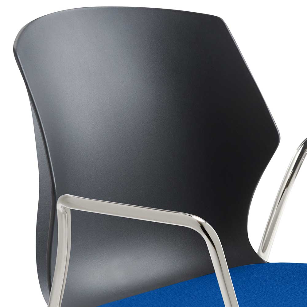 Design Stapelstuhl mit Armlehnen - Latvisa
