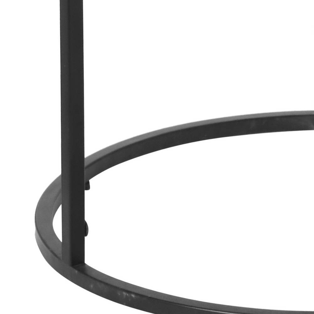 Schwarzes rundes Metallgestell des Beistelltisches im Detail – Daglinda