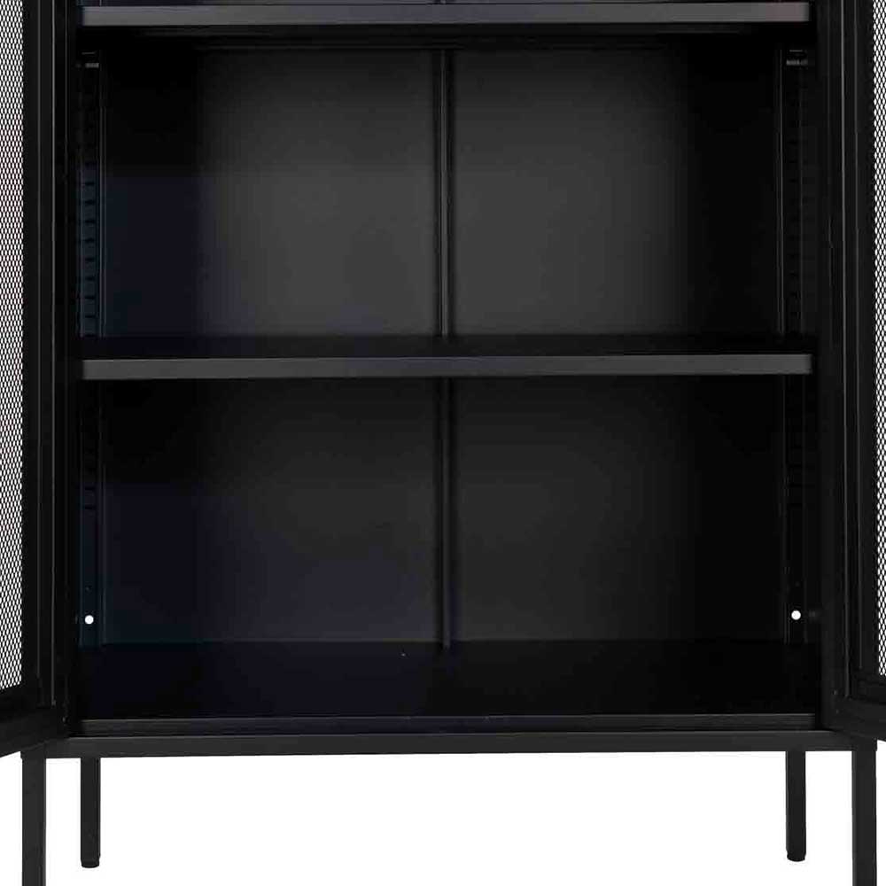Innenansicht des schwarzen Highboards mit offenen Türen und zwei geräumigen Regalböden – Zadegna
