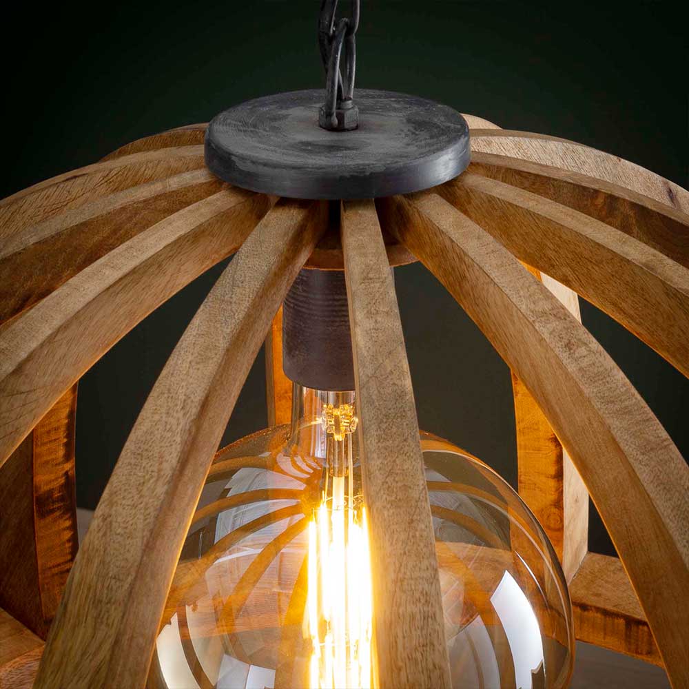 Halbrunde Hängelampe mit Schirm aus Holz - Tendence