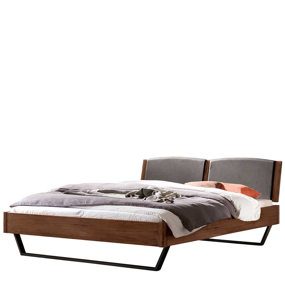 Bett aus Nussbaum & Metall & Kunstleder - Smarada