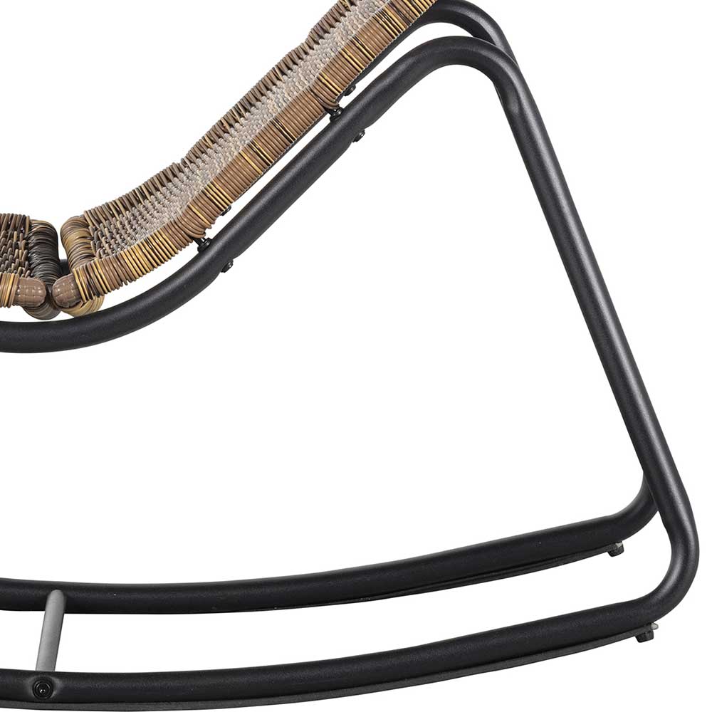 Schwarzes Metallgestell und Kufen des Skandi Schaukelstuhls für entspanntes Schaukeln – Lucia