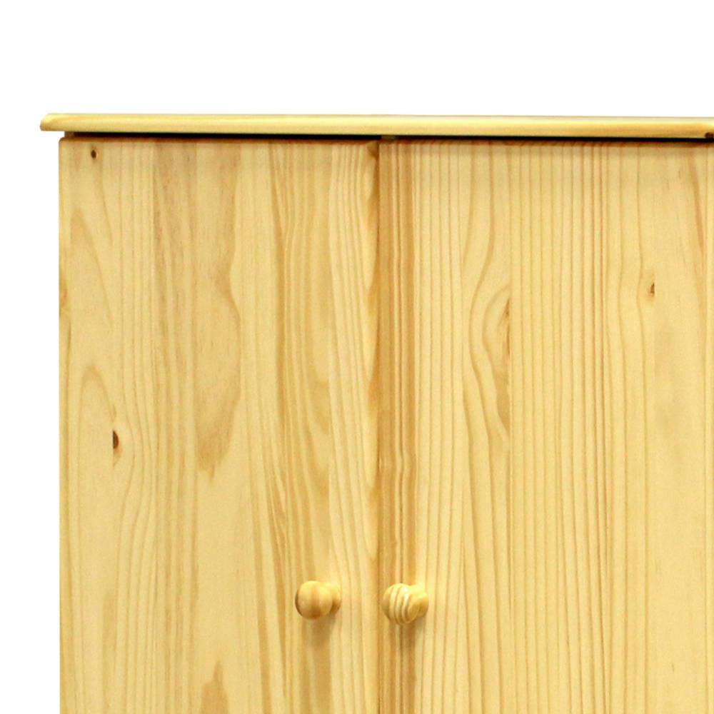 Oberer Bereich des Kiefernschranks mit Holztüren und runden Holzknöpfen – Ekorena