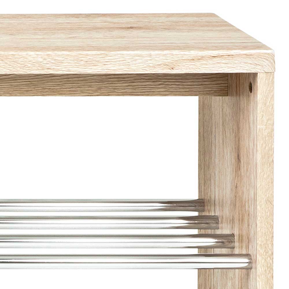 Detail der Flursitzbank mit heller Holzoptik und drei glänzenden Schuhstangen aus Metall – Buddy