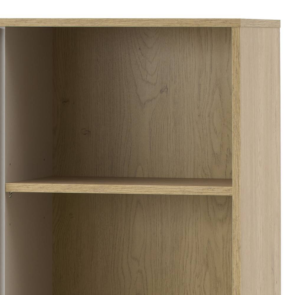Leeres offenes Fach des Schrankes in heller Eiche Holzoptik für individuelle Dekoration – Dasanti