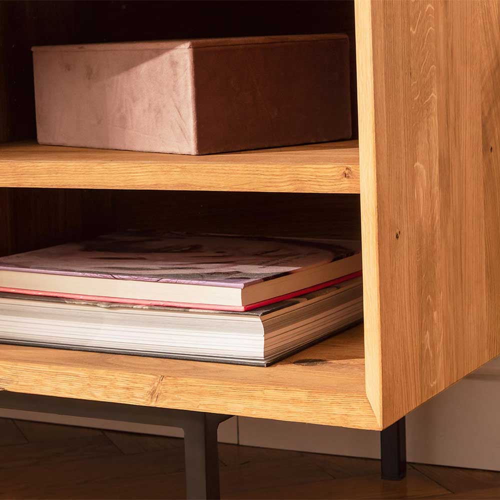 Offene Regalfächer aus Holz mit viel Stauraum für Bücher und Deko – Kerfa