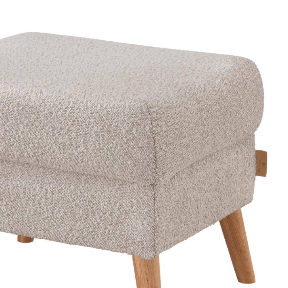 Skandi Design-Hocker in Naturweiß Boucle mit strukturierter Oberfläche und konischen Holzfüßen – Emrene