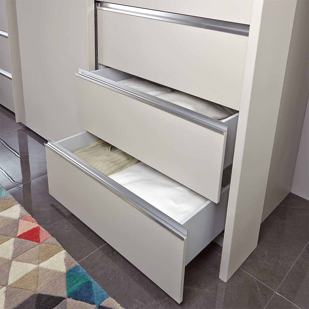 Beiger Schlafzimmerschrank Pastranav mit sechs Schubladen
