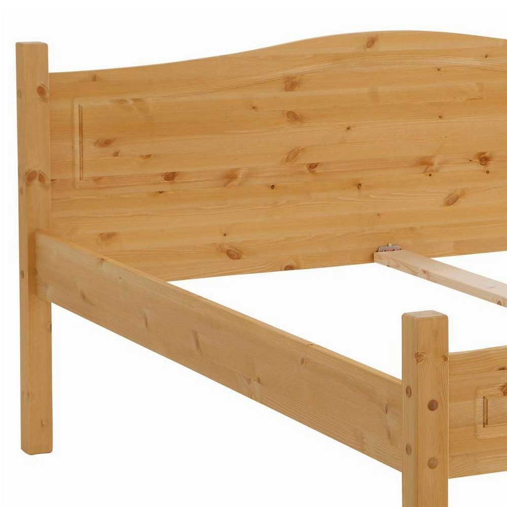 Detail des Kiefernholz-Kopfteils und der stabilen Bettseiten – Verwego