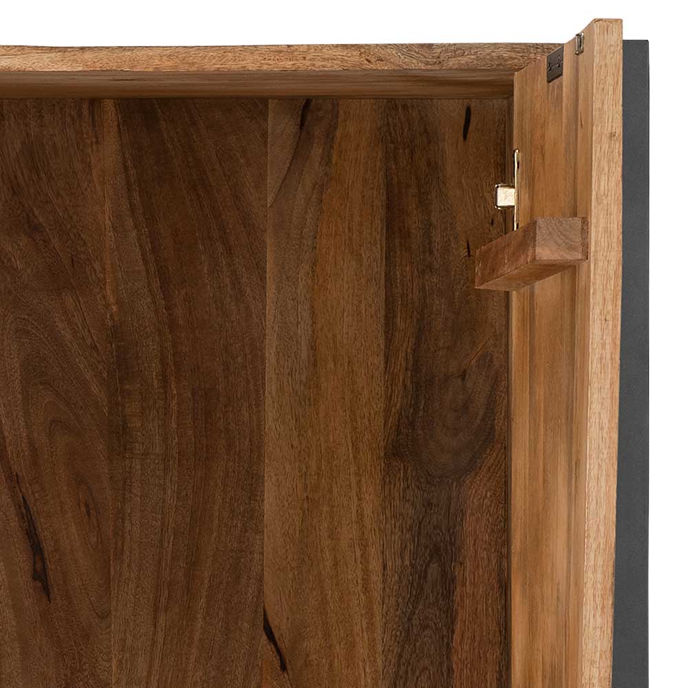 Geöffnete Tür des Industrial Highboards von innen mit natürlicher Holzmaserung und stabilen Scharnieren – Acira
