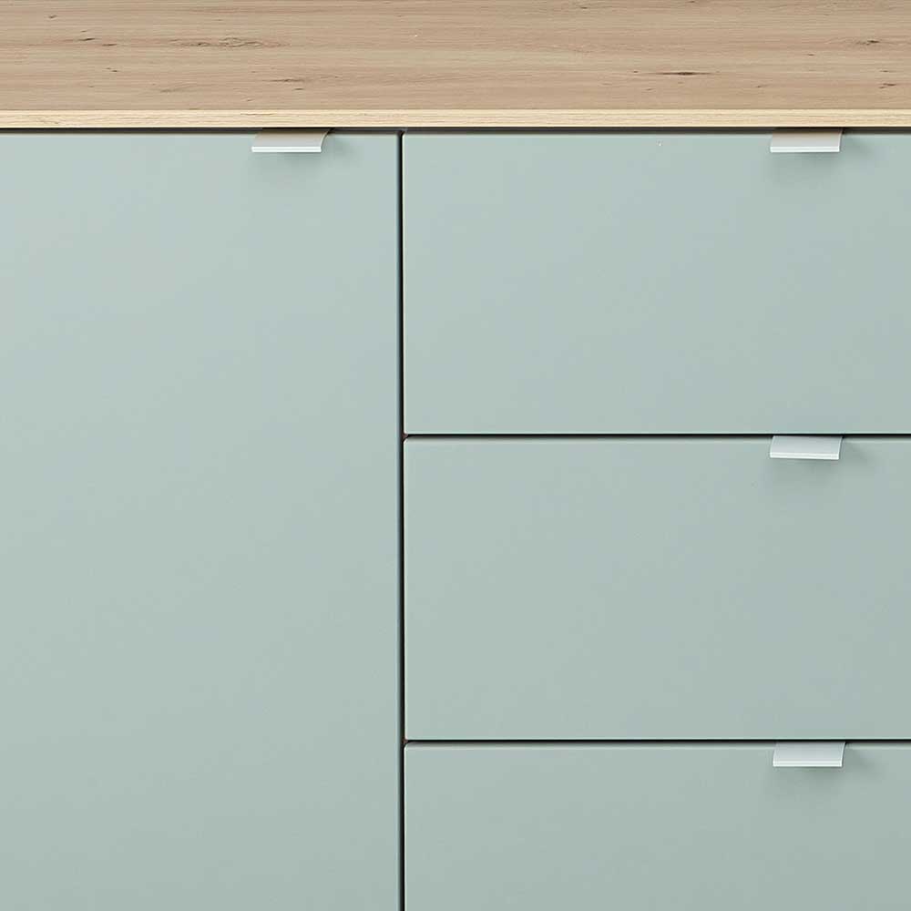 Frontansicht des Sideboards mit schlanken Metallgriffen an Schubladen und Tür – Yoan