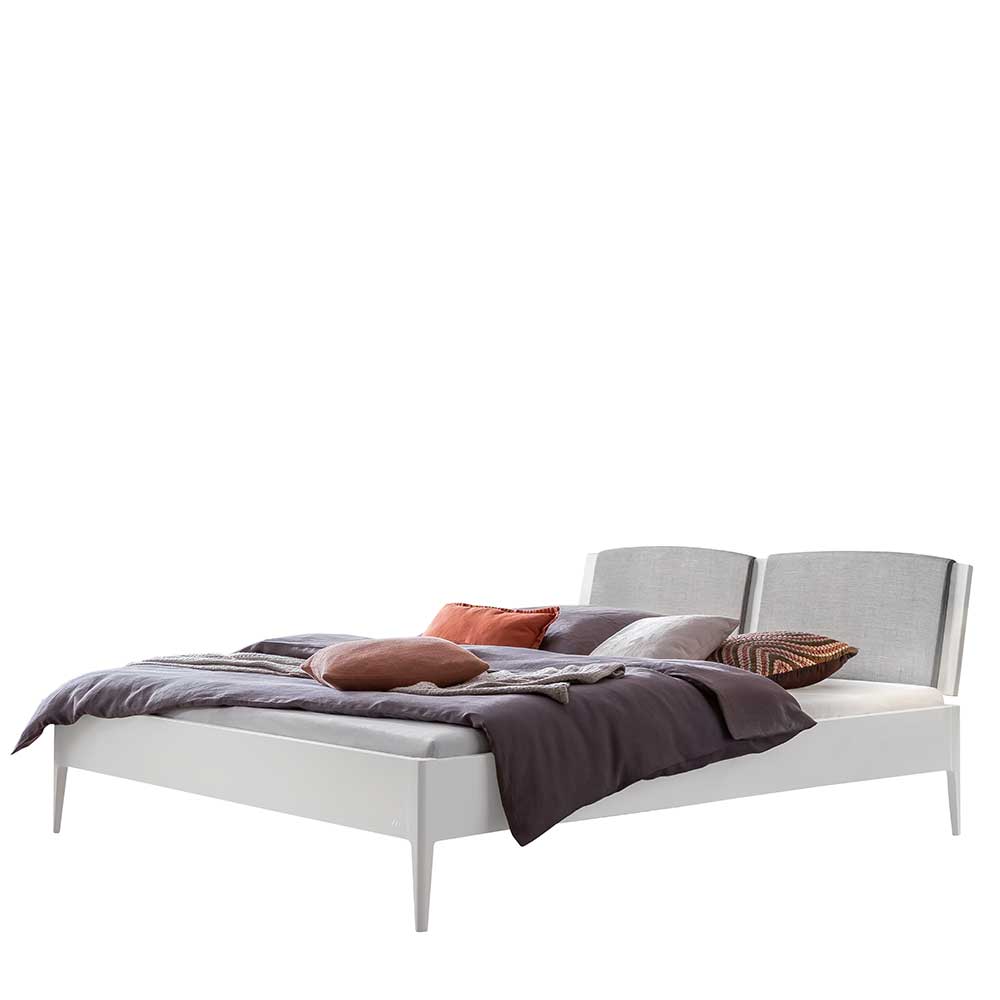 Weißes Bett mit lackierter Oberfläche - Jehava
