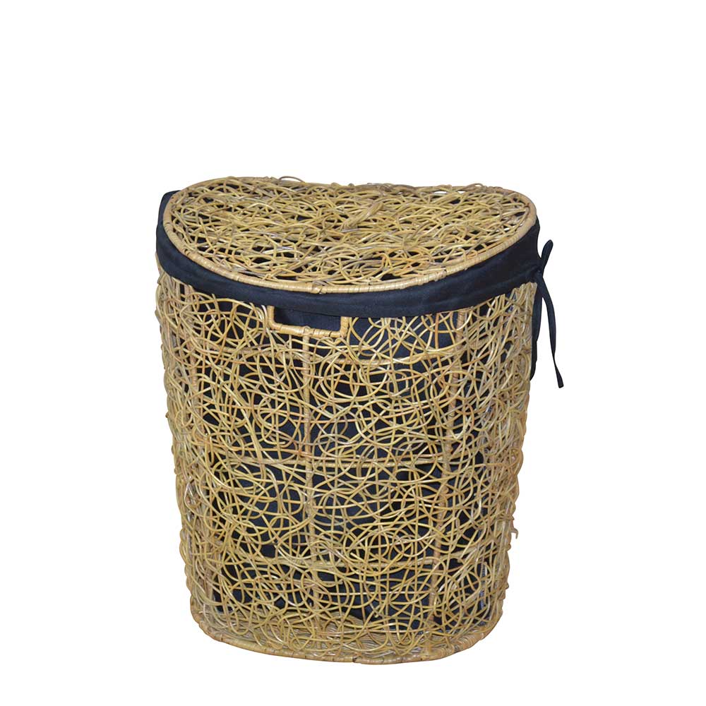 Ovale Wäschetonne aus beigem Rattan mit schwarzem Wäschesack und geschlossenem Deckel – Sempra