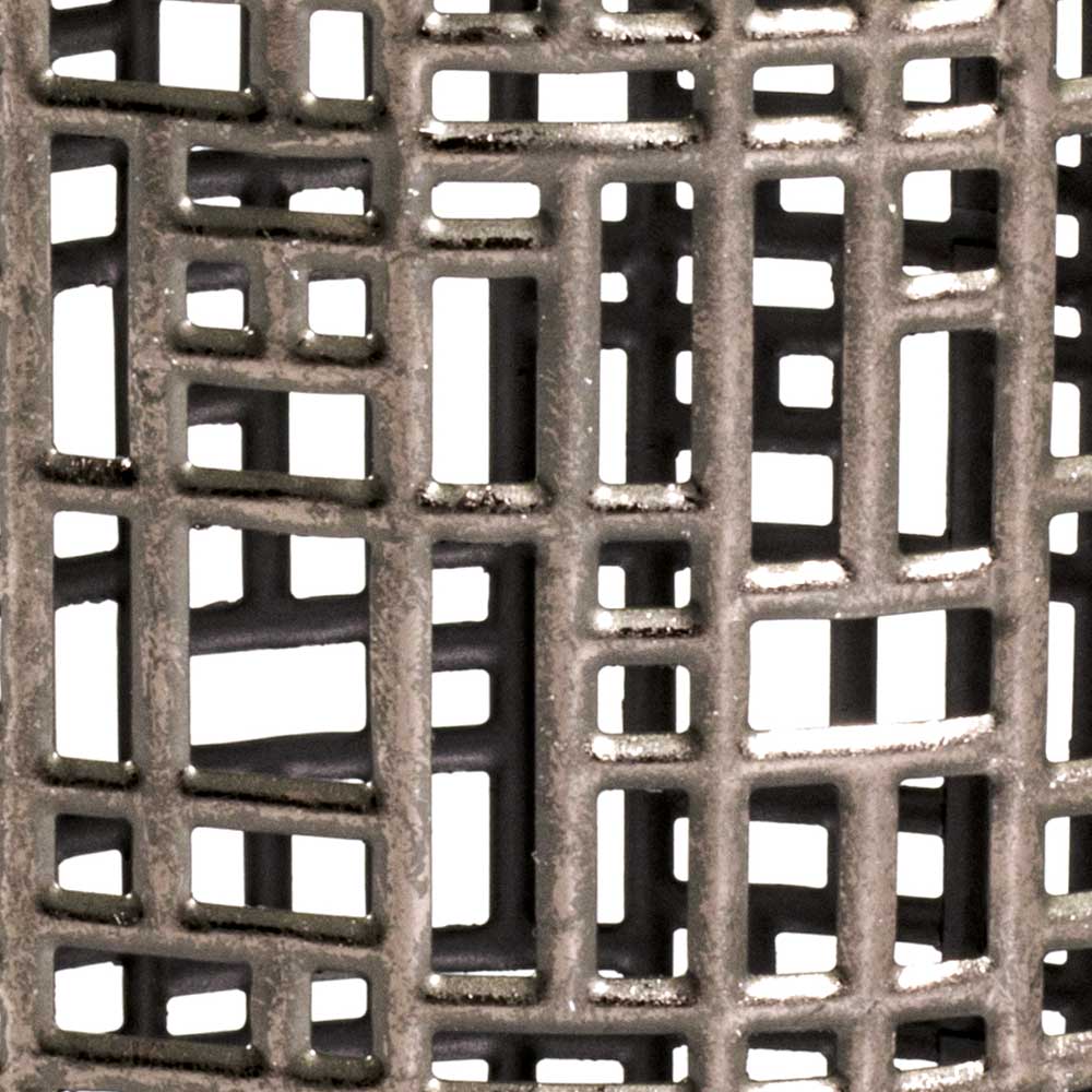 Kunstvolles Metallgitter des runden Design Beistelltisches im Detail – Susanne