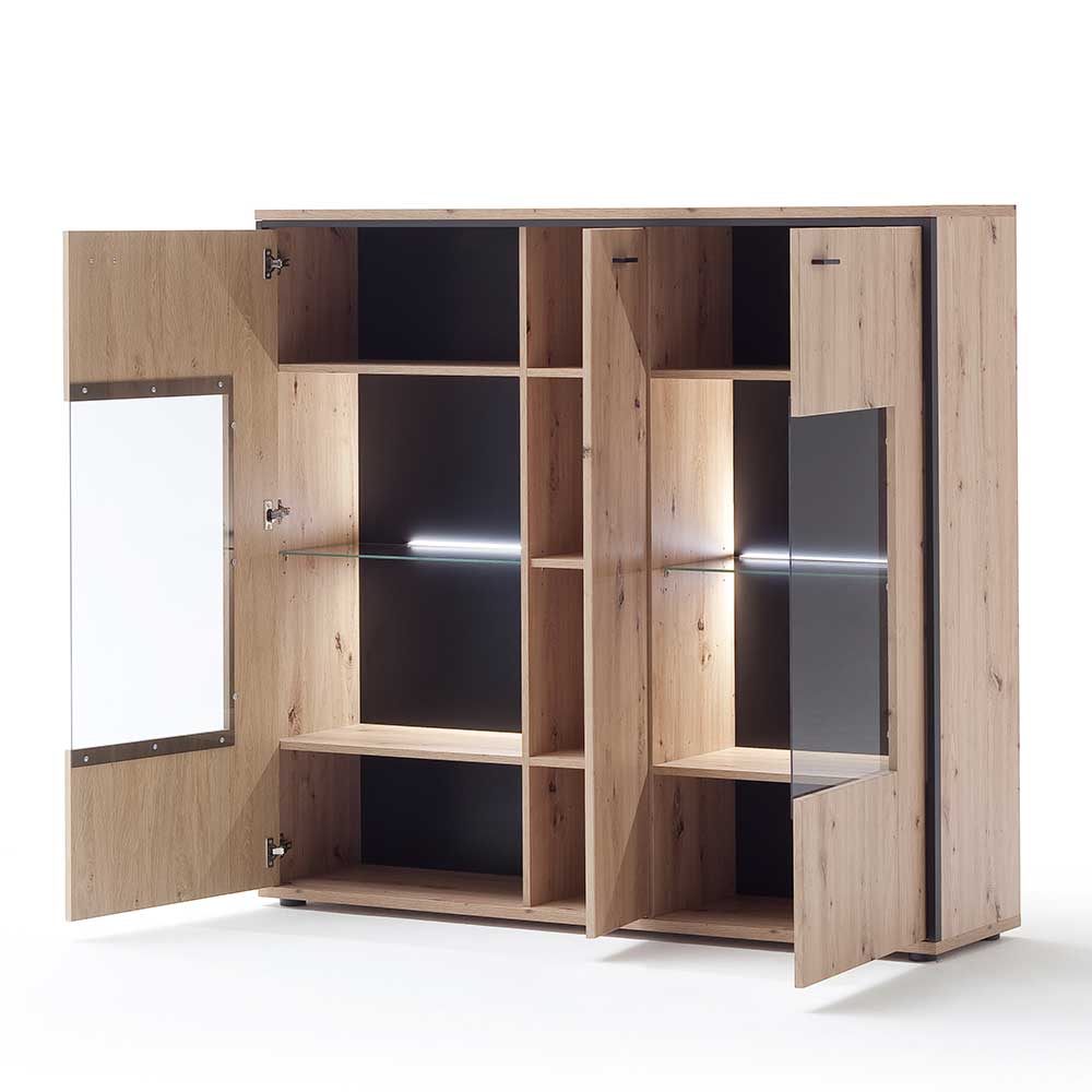 Modernes Highboard Eiche Dekor mit offenen Glastüren, beleuchteten Glasböden und schwarzen Rückwänden – Nikdus