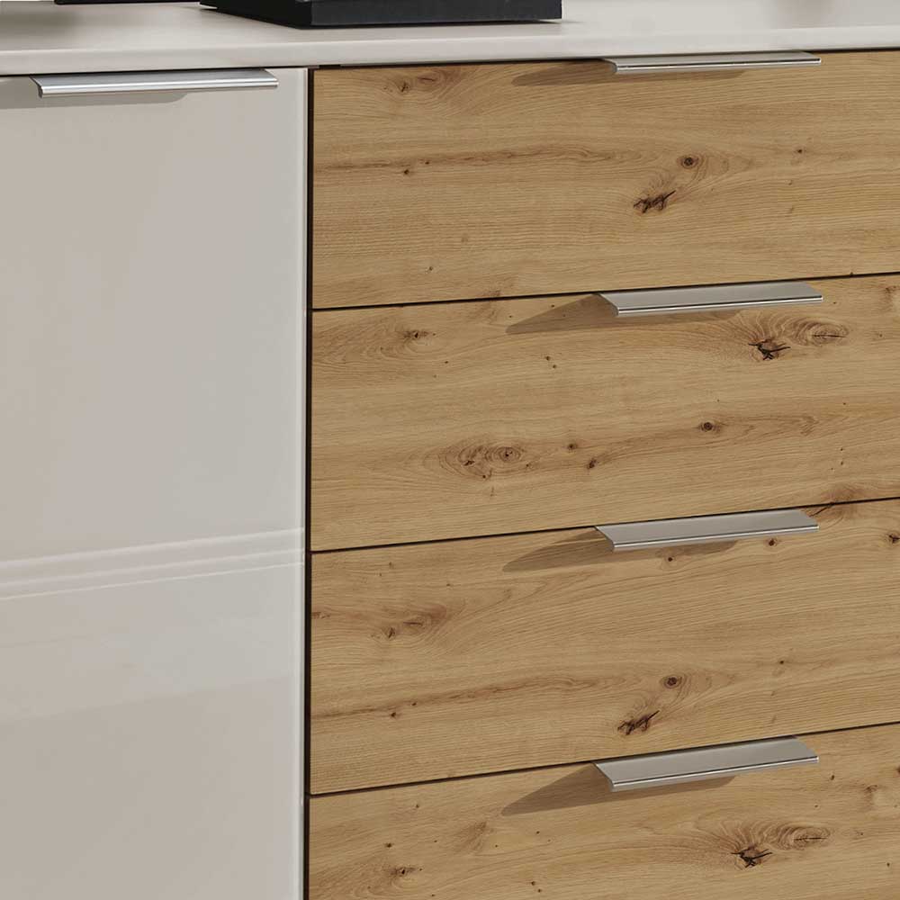 Kommode vier Schubladen in Holzoptik mit silbernen Griffen und beige Glasfront – Levitanas