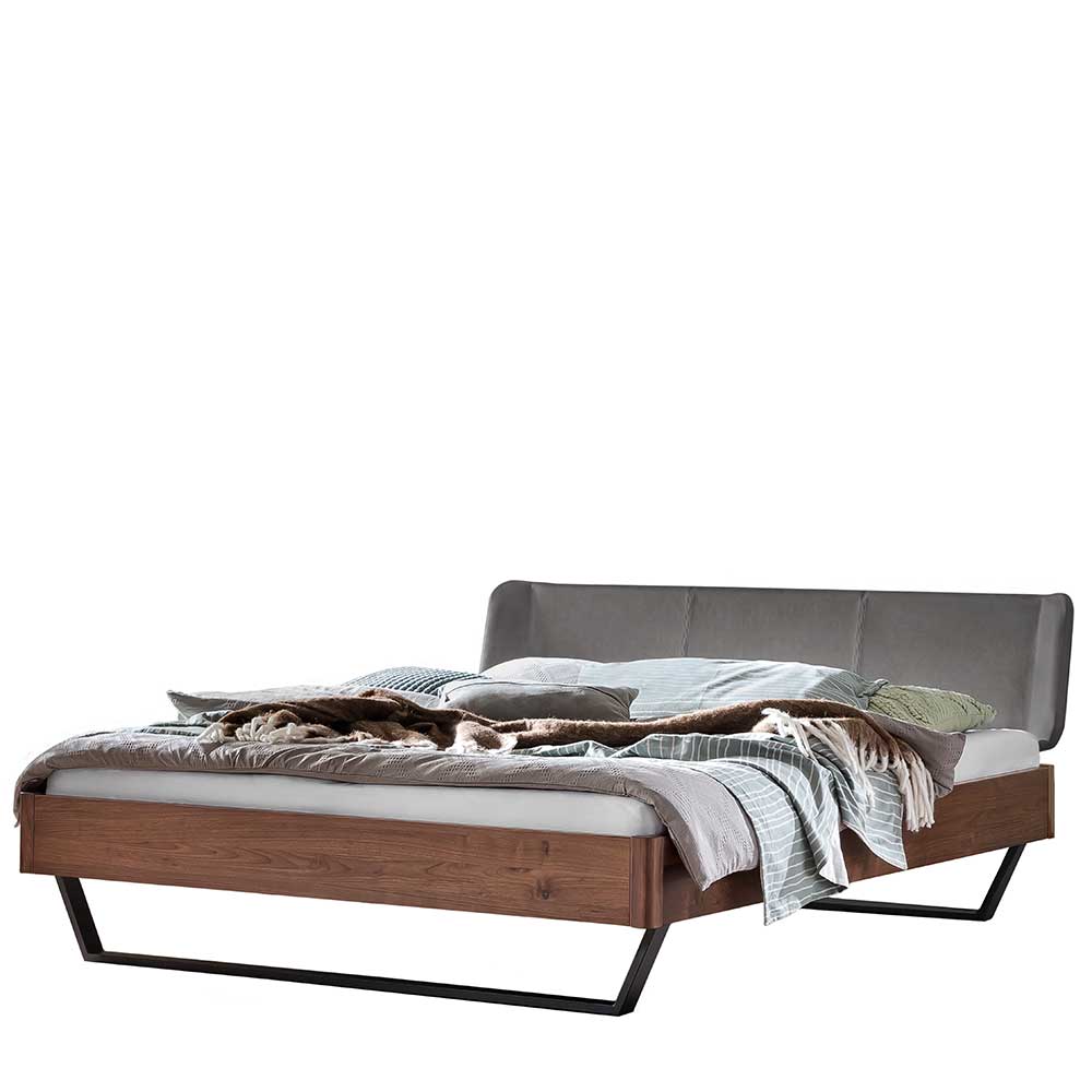 Bett im Industrial Design aus Nussbaum in Braun - Murphy
