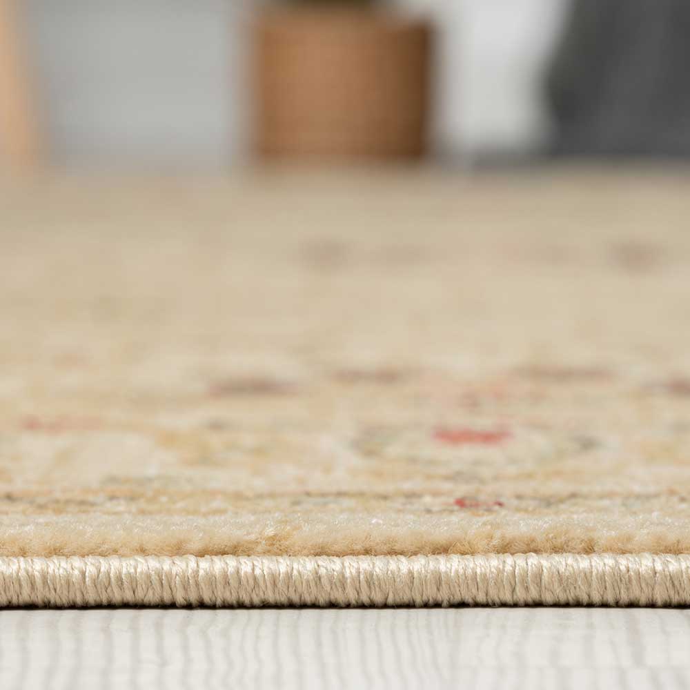 Teppichhöhe und gewebter Rand des orientalischen Teppichs in Creme – Arjas
