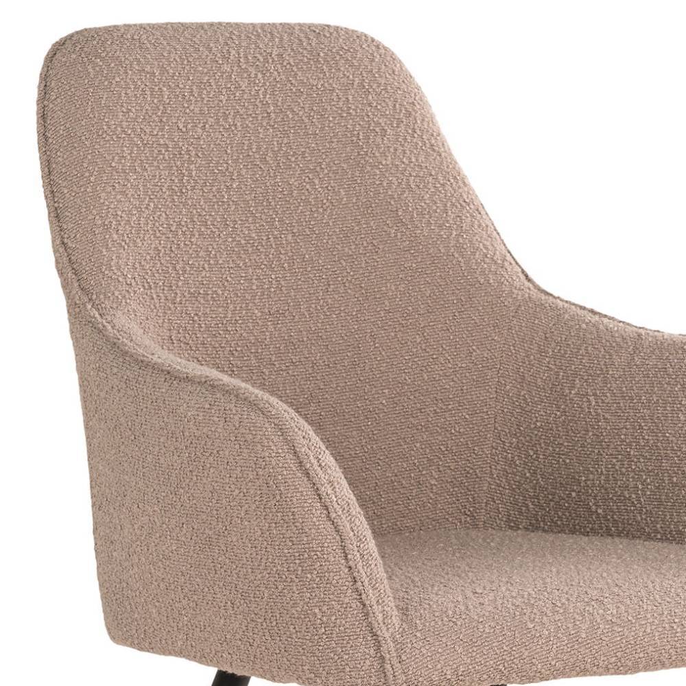 Boucle-Stoff Detail des beigen Bezugs und der geschwungenen Armlehne des Esszimmerstuhls – Jacly