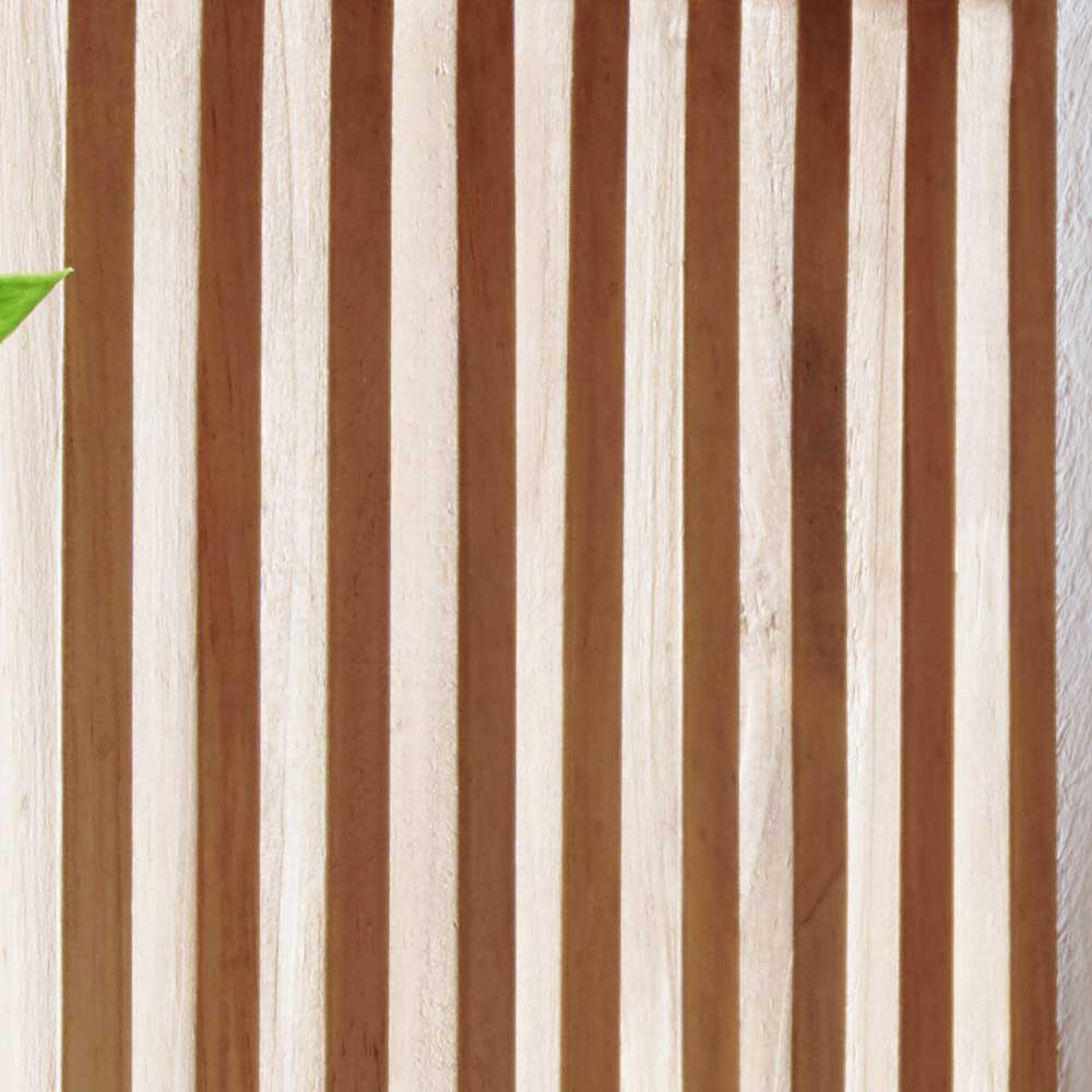 Struktur der Teakholz Lamellen des Würfelregals mit natürlicher Maserung und Farbe – Ariean