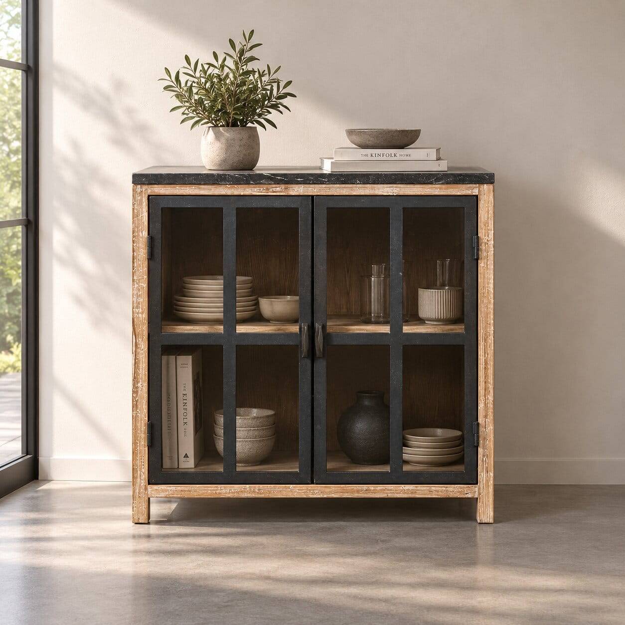 Stauraumvitrine Küche Ashvills im rustikalen Landhausstil
