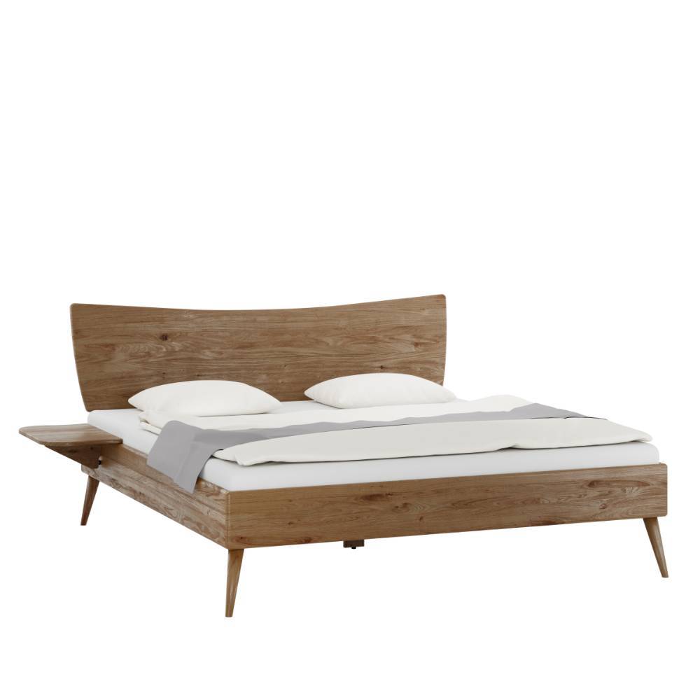 Wildeiche-Bett mit geschwungenem Holzkopfteil, Matratze und weißen Kissen – Plural